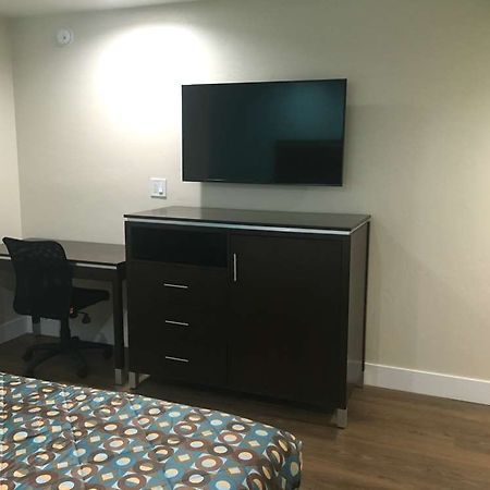 Vagabond Inn Executive - Bakersfield Downtowner Room photo