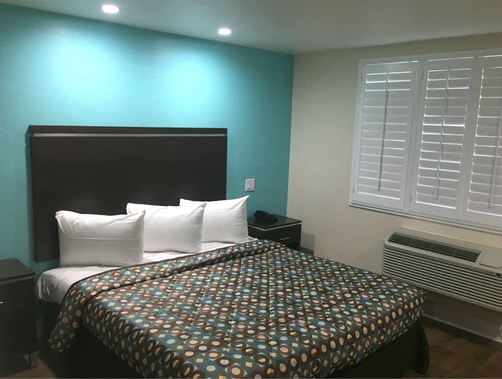 Vagabond Inn Executive - Bakersfield Downtowner Room photo